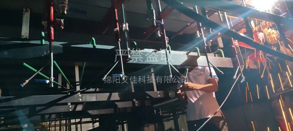 沸腾式底插水冷鼓泡器安装现场